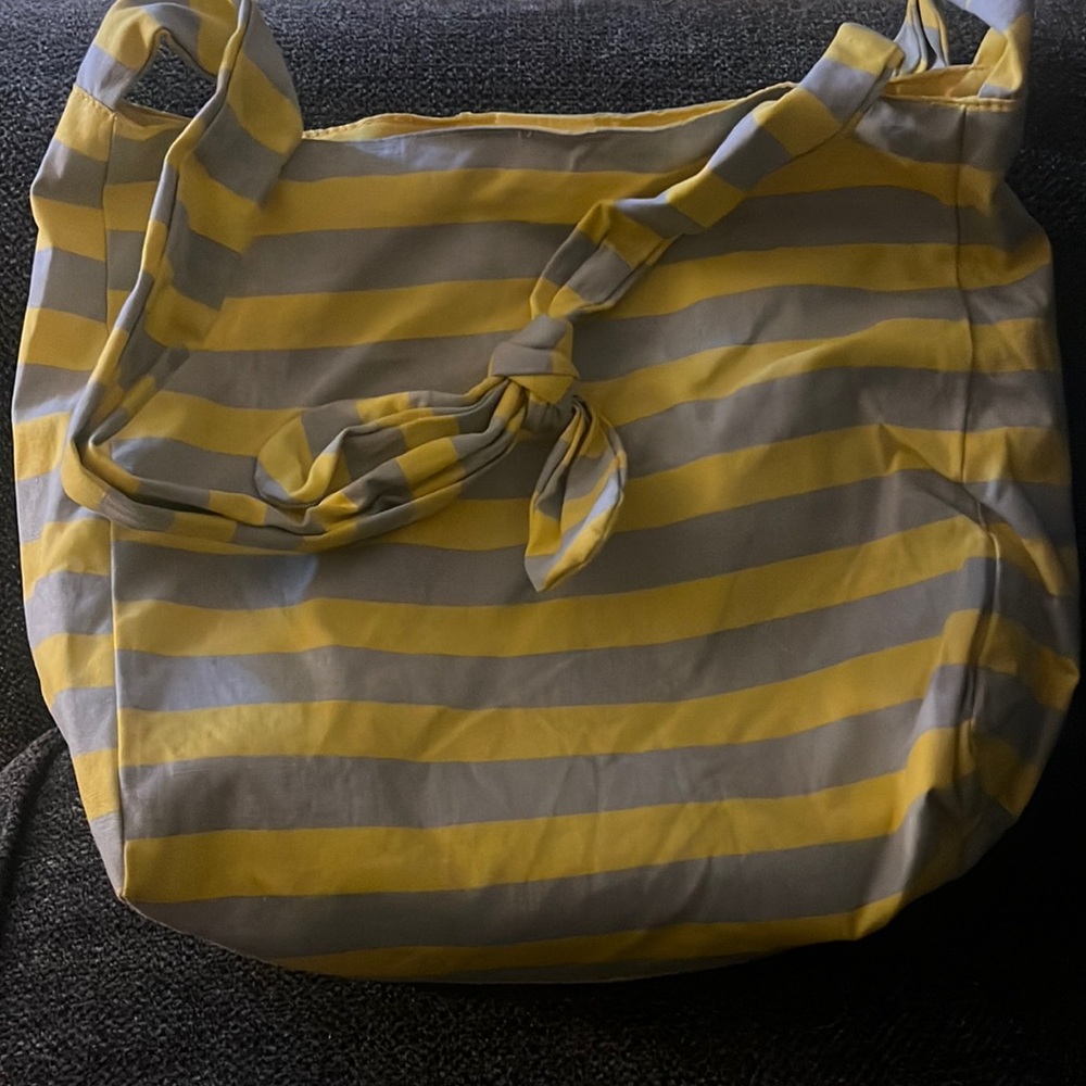 Nice bag, brand new, never used. Can be used as a beach bag or any kind of bag.